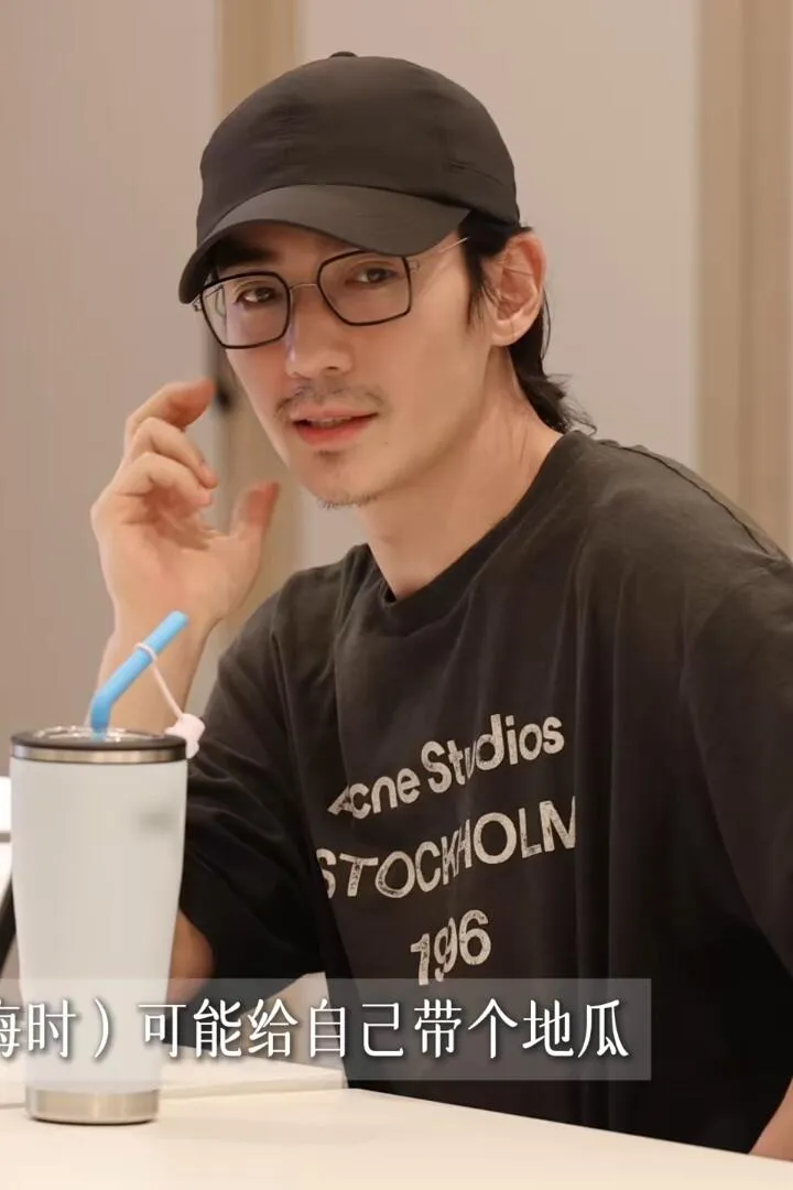 ACNE STUDIOS T